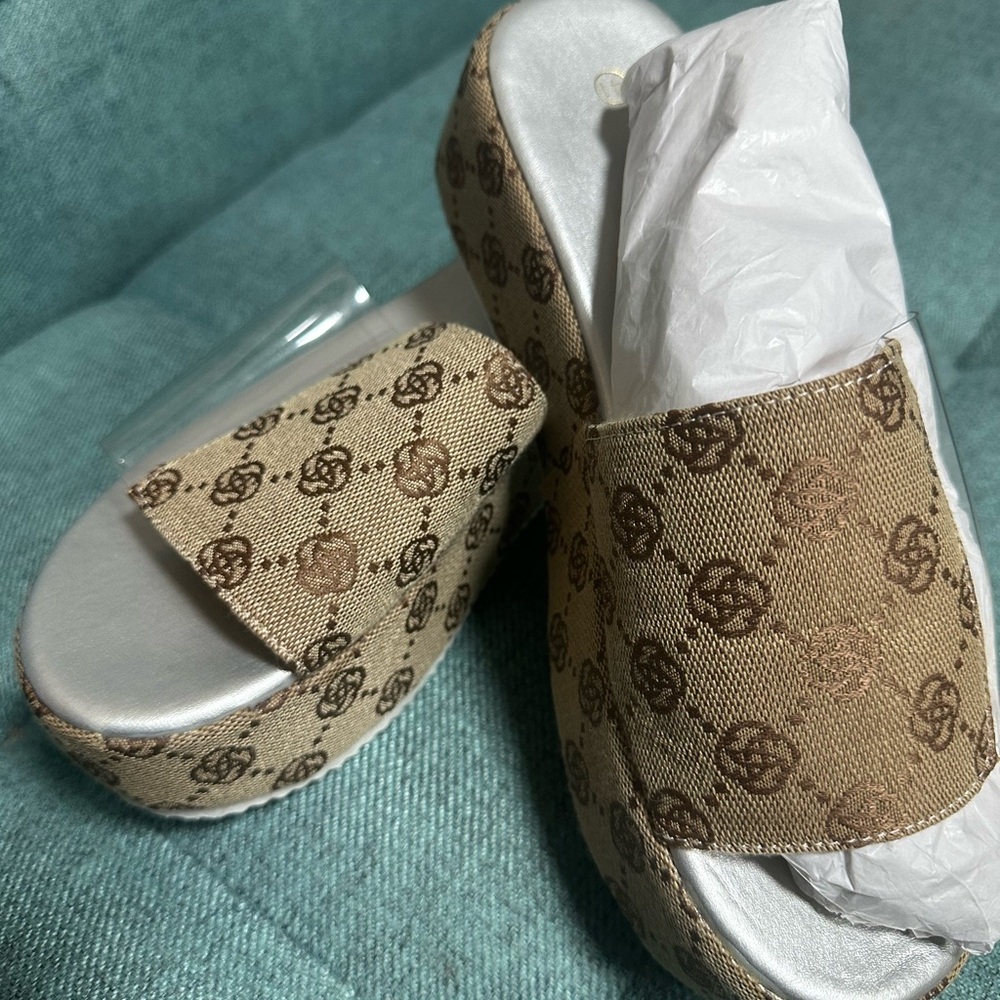 Women’s Brown Slide Sandals